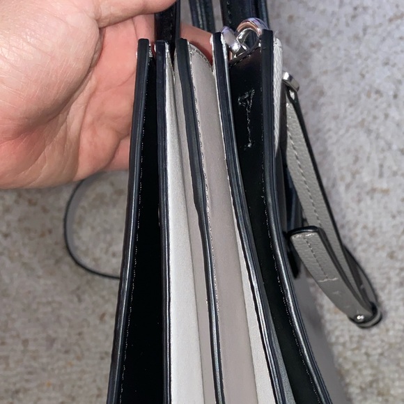 Michael Kors Mercer crossbody bag - Picture 4 of 8